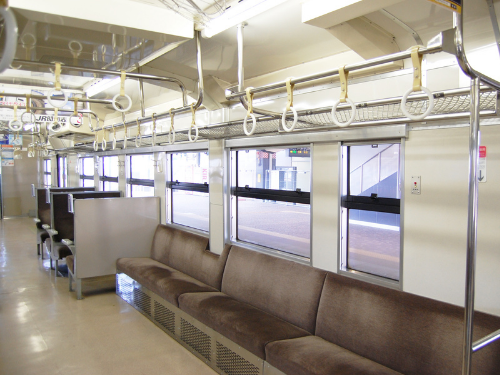 スタジアムパンツ　使えるシーン　公共交通機関