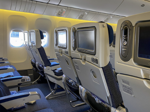 スタジアムパンツ　使えるシーン　公共交通機関